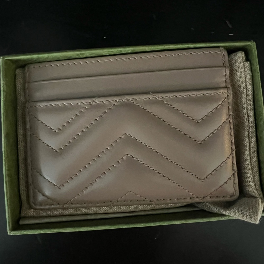 Gucci GG Marmont Card Case in Taupe - Picture 2 of 3